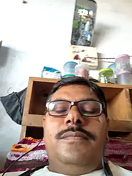Snapshot of Srmotrs chatting on October 7, 2025, 11:29 am Srmotrs online show from October 7, 2025, 11:29 am