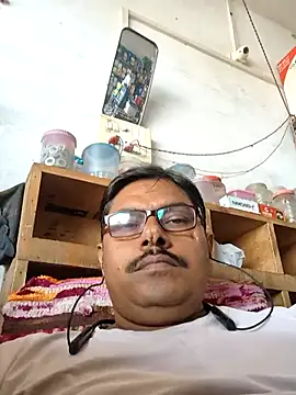 Snapshot of Srmotrs chatting on October 10, 2025, 7:51 am Srmotrs online show from October 10, 2025, 7:51 am