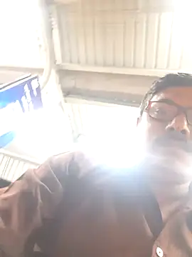 Snapshot of Srmotrs chatting on October 12, 2025, 9:47 pm Srmotrs online show from October 12, 2025, 9:47 pm