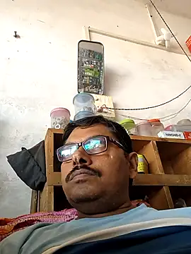 Snapshot of Srmotrs chatting on October 18, 2025, 5:43 am Srmotrs online show from October 18, 2025, 5:43 am
