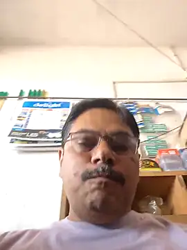 Snapshot of Srmotrs chatting on April 17, 2026, 4:59 am Srmotrs online show from April 17, 2026, 4:59 am