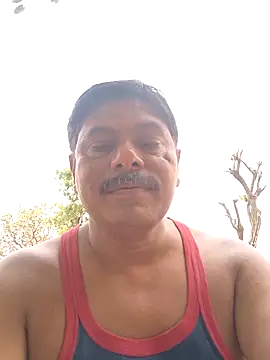 Snapshot of Srmotrs chatting on April 26, 2026, 7:17 am Srmotrs online show from April 26, 2026, 7:17 am