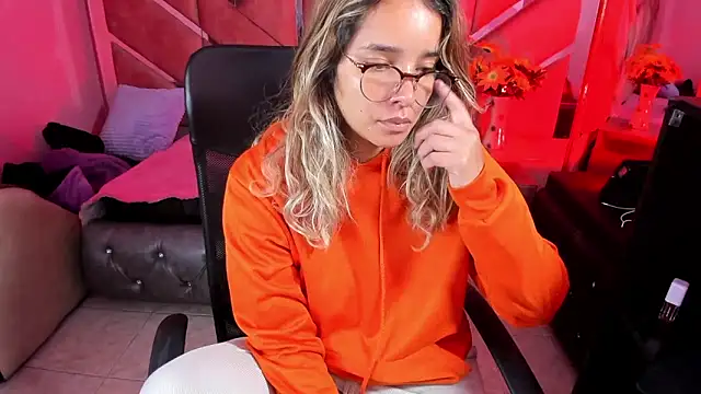 Olivia Fox69 online show from September 30, 2025, 3:33 am