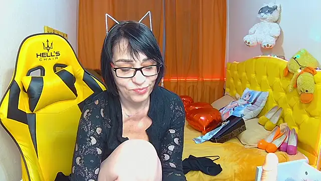 SandraHormas online show from February 10, 2025, 2:05 pm