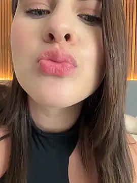 Snapshot of EmiilyAdams_ chatting on March 17, 2025, 8:30 pm EmiilyAdams online show from March 17, 2025, 8:30 pm