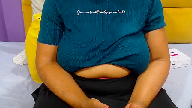 YELLOWBUSTYMELLONS online show from October 13, 2025, 5:29 am