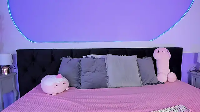 Julieta Cortes   online show from October 22, 2025, 12:05 pm