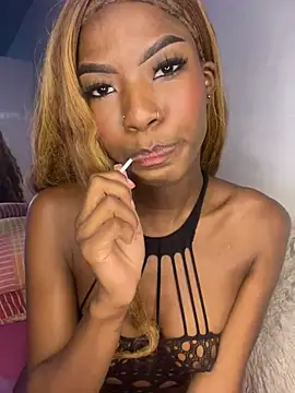 Snapshot of Petite_yisell chatting on March 10, 2025, 10:13 pm Petite yisell online show from March 10, 2025, 10:13 pm