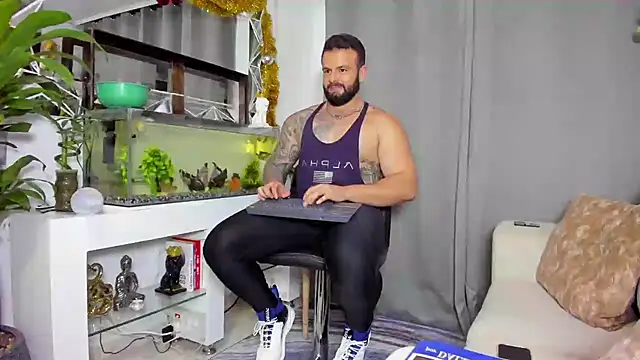 Snapshot of Johnnygrayson1 chatting on December 18, 2024, 12:21 am Johnnygrayson1 online show from December 18, 2024, 12:21 am