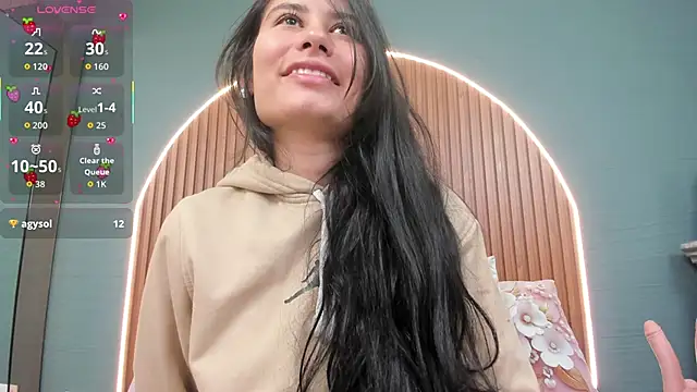 NayeCloud online show from October 15, 2025, 3:39 am