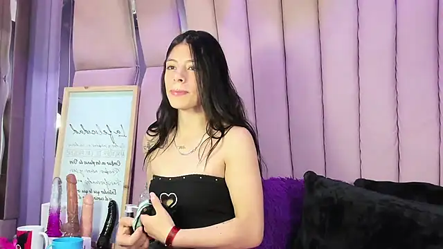 Sasha Petitte online show from September 18, 2025, 4:14 am