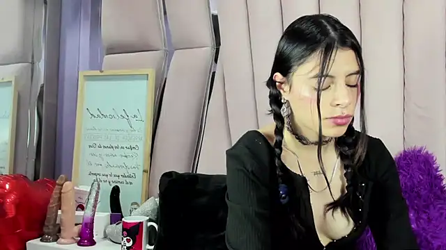 Sasha Petitte online show from September 20, 2025, 4:46 am