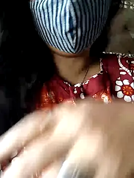 HaaniKaur online show from July 27, 2026, 7:48 am