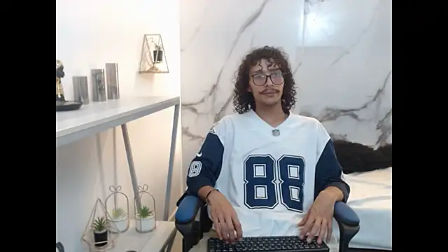 KittyStarmorbid online show from May 27, 2026, 1:52 pm