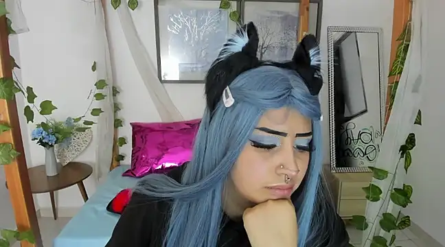 lussyevans24 online show from February 13, 2025, 10:34 am