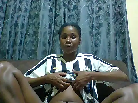 Snapshot of miss_lyne001 chatting on October 22, 2025, 2:39 pm miss lyne001 online show from October 22, 2025, 2:39 pm