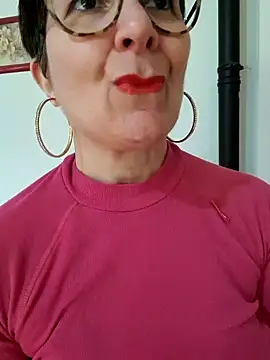 Snapshot of Viola8p chatting on March 5, 2026, 10:33 am Viola8p online show from March 5, 2026, 10:33 am