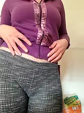 Snapshot of Viola8p chatting on March 7, 2026, 12:13 pm Viola8p online show from March 7, 2026, 12:13 pm