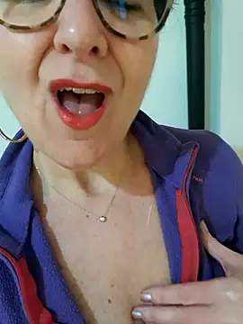 Snapshot of Viola8p chatting on March 9, 2026, 9:35 am Viola8p online show from March 9, 2026, 9:35 am