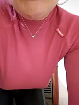 Snapshot of Viola8p chatting on March 11, 2026, 3:29 pm Viola8p online show from March 11, 2026, 3:29 pm