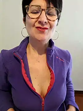 Snapshot of Viola8p chatting on March 23, 2026, 9:57 am Viola8p online show from March 23, 2026, 9:57 am