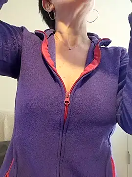 Snapshot of Viola8p chatting on March 27, 2026, 10:48 am Viola8p online show from March 27, 2026, 10:48 am