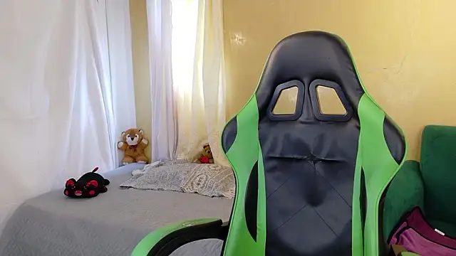 kittyzenn online show from February 16, 2026, 6:26 pm