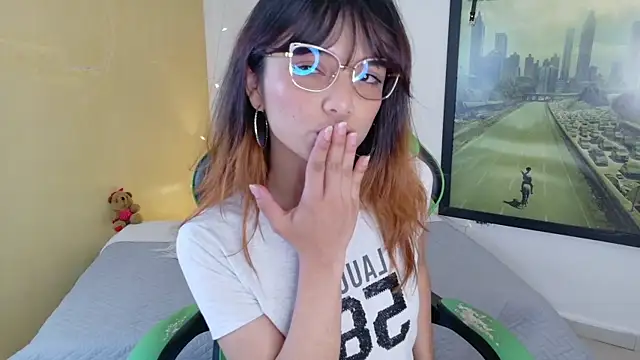 kittyzenn online show from March 30, 2026, 7:37 pm