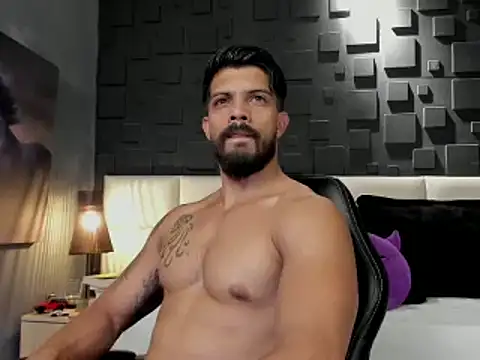 Snapshot of DannSaenz chatting on February 2, 2025, 11:42 pm DannSaenz online show from February 2, 2025, 11:42 pm