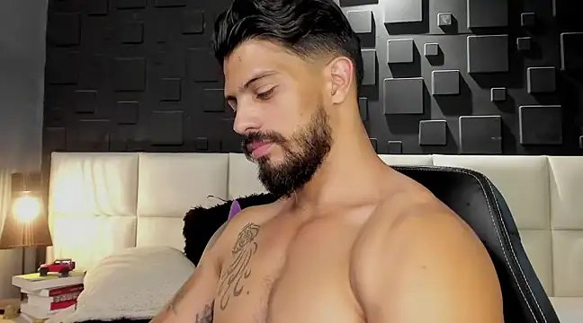 Snapshot of DannSaenz chatting on February 12, 2025, 2:35 am DannSaenz online show from February 12, 2025, 2:35 am