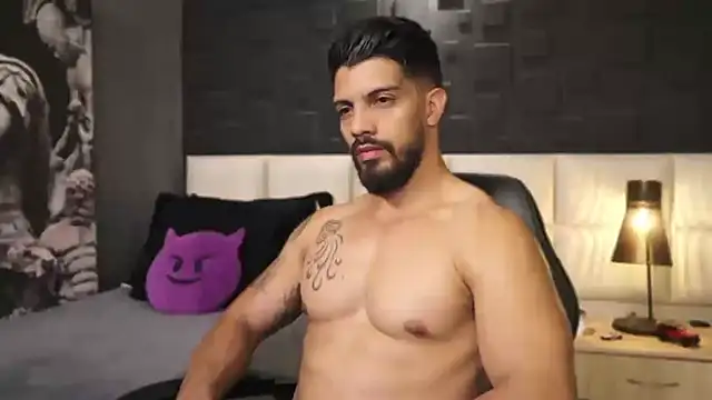 Snapshot of DannSaenz chatting on February 21, 2025, 9:00 pm DannSaenz online show from February 21, 2025, 9:00 pm