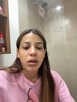 Snapshot of DanielaSaenz0 chatting on November 4, 2025, 3:38 am DanielaSaenz0 online show from November 4, 2025, 3:38 am