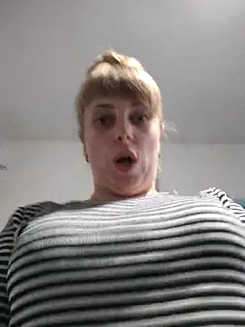 CoddessCrystal online show from October 14, 2025, 7:20 am