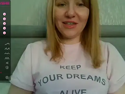 Snapshot of urbadkitty chatting on December 9, 2024, 10:00 am urbadkitty online show from December 9, 2024, 10:00 am