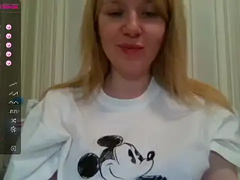 Snapshot of urbadkitty chatting on January 24, 2025, 11:37 am urbadkitty online show from January 24, 2025, 11:37 am