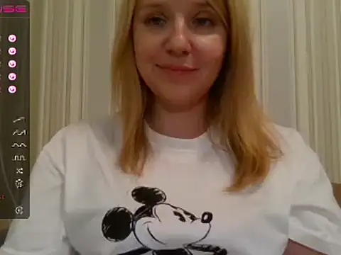 Snapshot of urbadkitty chatting on March 21, 2025, 12:17 pm urbadkitty online show from March 21, 2025, 12:17 pm