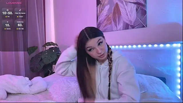 Veronica leal online show from April 12, 2026, 7:13 am