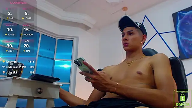 Snapshot of Valerio_20 chatting on December 15, 2024, 7:13 am Valerio 20 online show from December 15, 2024, 7:13 am