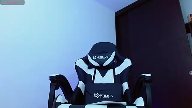 Snapshot of Valerio_20 chatting on February 13, 2025, 7:52 pm Valerio 20 online show from February 13, 2025, 7:52 pm