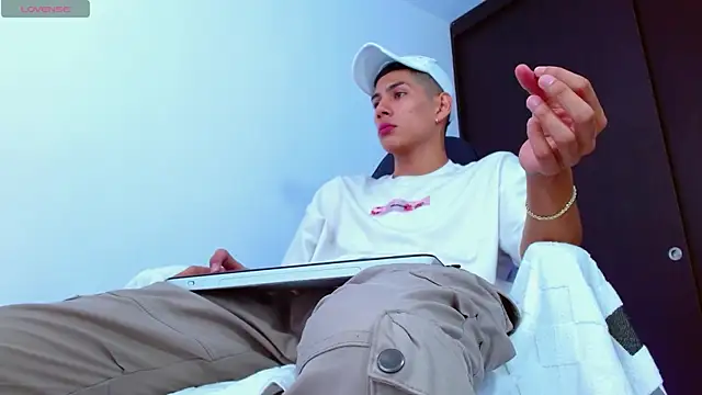 Snapshot of Valerio_20 chatting on March 18, 2025, 3:31 pm Valerio 20 online show from March 18, 2025, 3:31 pm