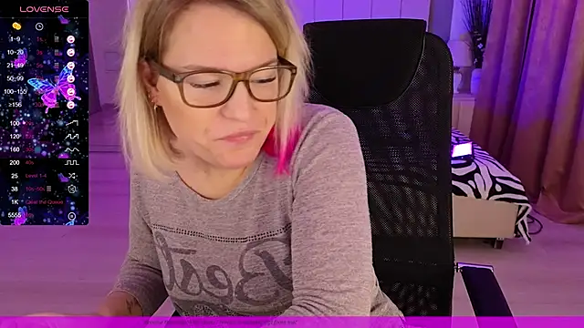 EVAshinyGIRL online show from January 7, 2025, 7:42 am