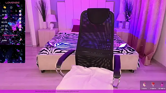 EVAshinyGIRL online show from January 9, 2025, 11:47 am