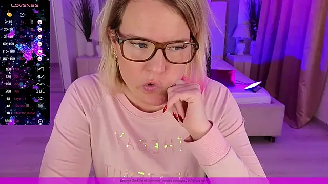 EVAshinyGIRL online show from January 12, 2025, 11:39 am