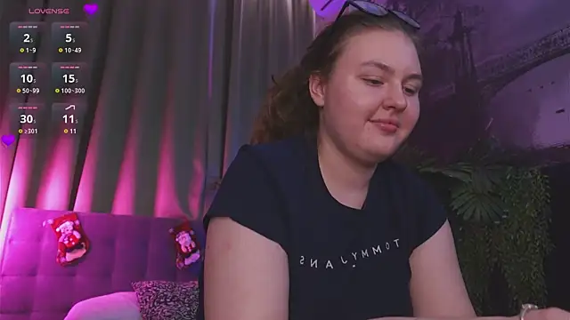 Snapshot of Mia__Peach chatting on December 8, 2024, 4:14 am Mia Peach online show from December 8, 2024, 4:14 am