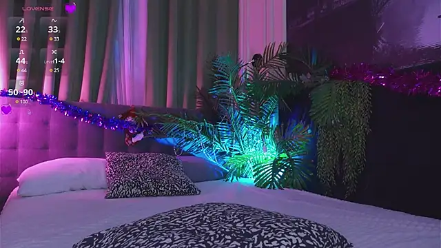 Snapshot of Mia__Peach chatting on December 22, 2024, 10:36 pm Mia Peach online show from December 22, 2024, 10:36 pm