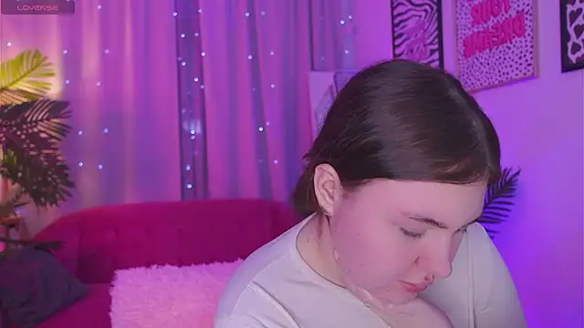 Snapshot of Mia__Peach chatting on March 18, 2025, 3:09 am Mia Peach online show from March 18, 2025, 3:09 am