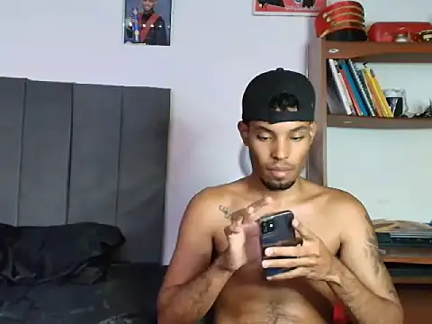 Snapshot of colinbrown chatting on September 24, 2025, 6:33 pm colinbrown online show from September 24, 2025, 6:33 pm