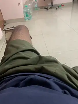 Snapshot of shreess2323 chatting on February 22, 2026, 4:05 pm shreess2323 online show from February 22, 2026, 4:05 pm