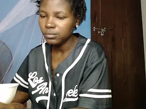 Snapshot of TrishaKalid chatting on October 27, 2025, 8:18 am TrishaKalid online show from October 27, 2025, 8:18 am