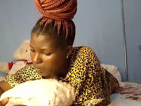 Snapshot of TrishaKalid chatting on December 18, 2025, 9:10 pm TrishaKalid online show from December 18, 2025, 9:10 pm